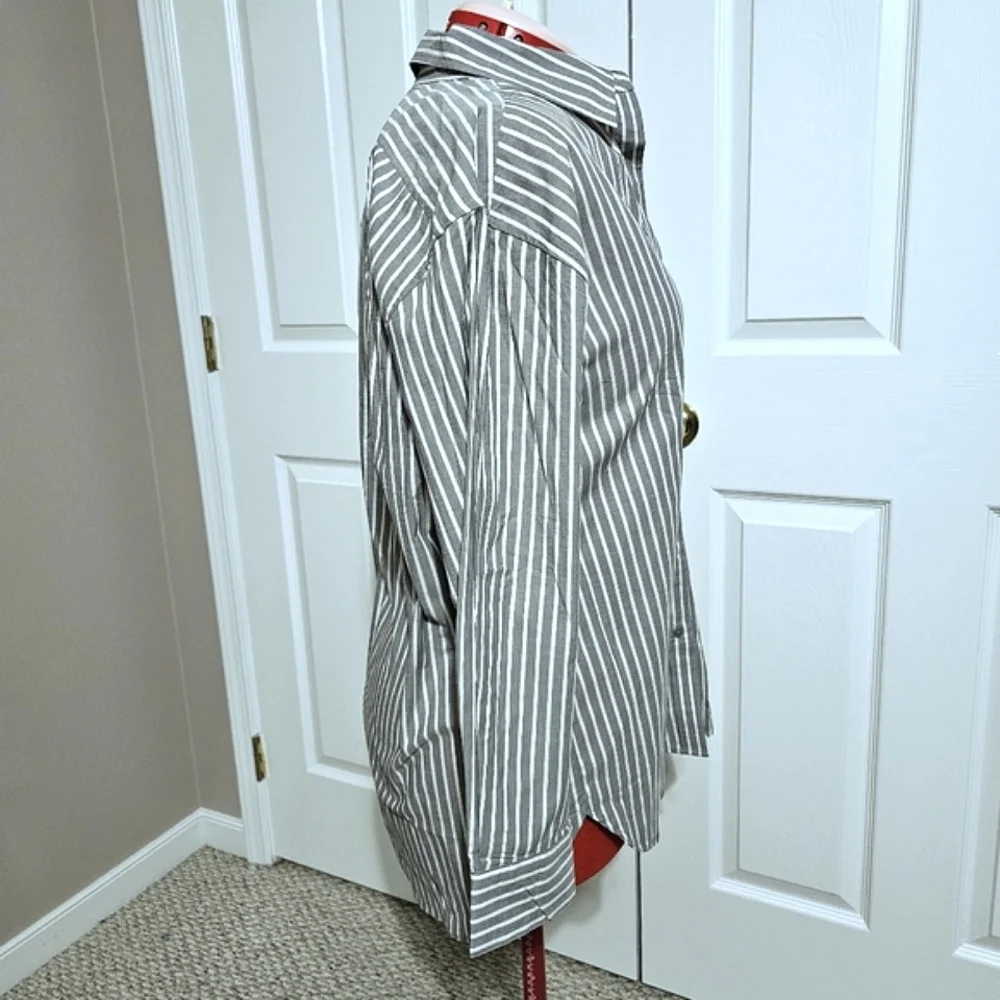 Banana Republic Oversized Button Down Dress Shirt - Size M - Picture 3 of 8